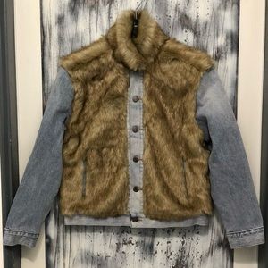 Levi’s Premium Oversized Faux Fur Trucker Denim Jacket ~ Size: Small